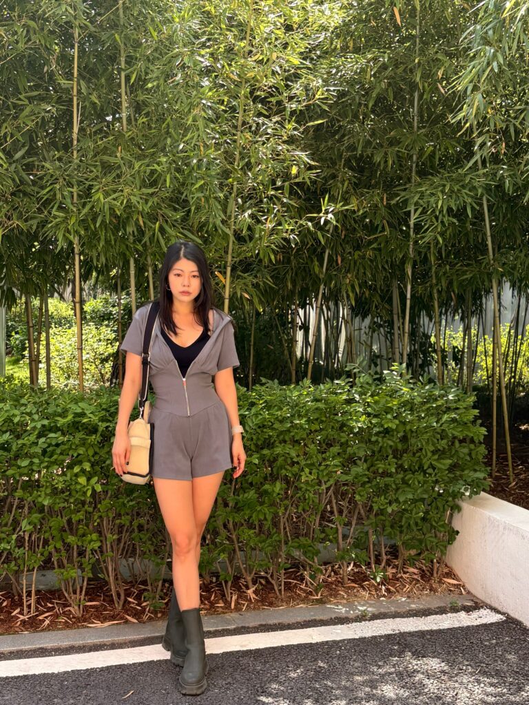 대나무 숲 앞에 선 곽지원 / Portrait of Jiwon Kwak standing in front of a bamboo grove